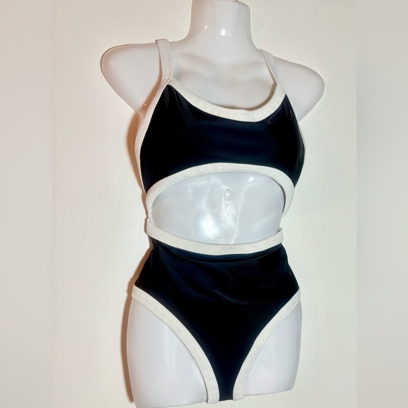 AERIE Pop Cut Out One Piece Swimsuit - Picture 5 of 8